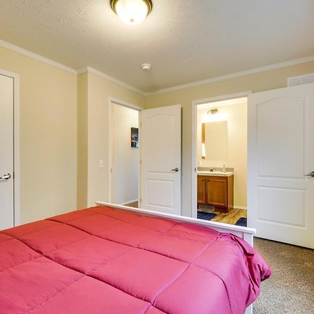 Family Home In Rapid City About 4 Mi To Torch Lake! Ngoại thất bức ảnh