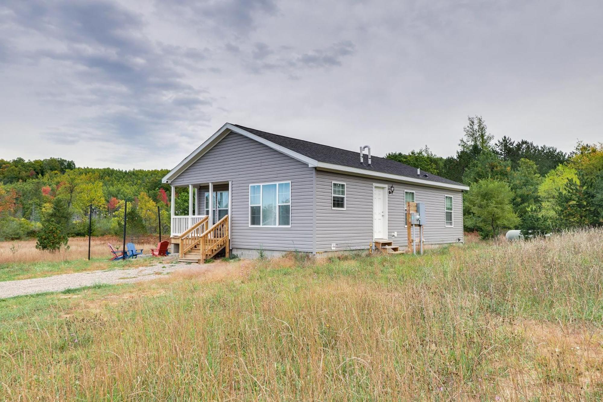 Family Home In Rapid City About 4 Mi To Torch Lake! Ngoại thất bức ảnh