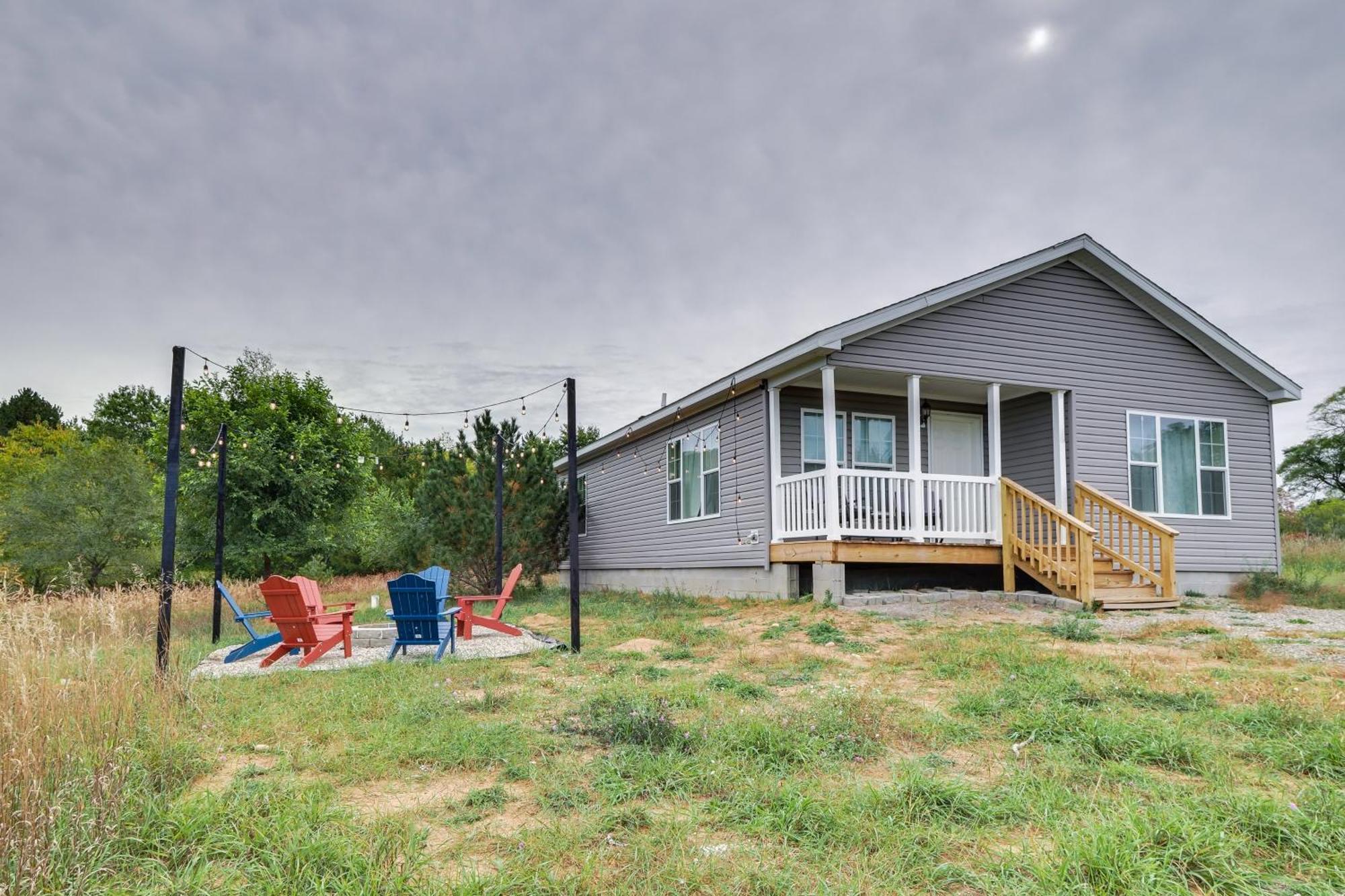 Family Home In Rapid City About 4 Mi To Torch Lake! Ngoại thất bức ảnh