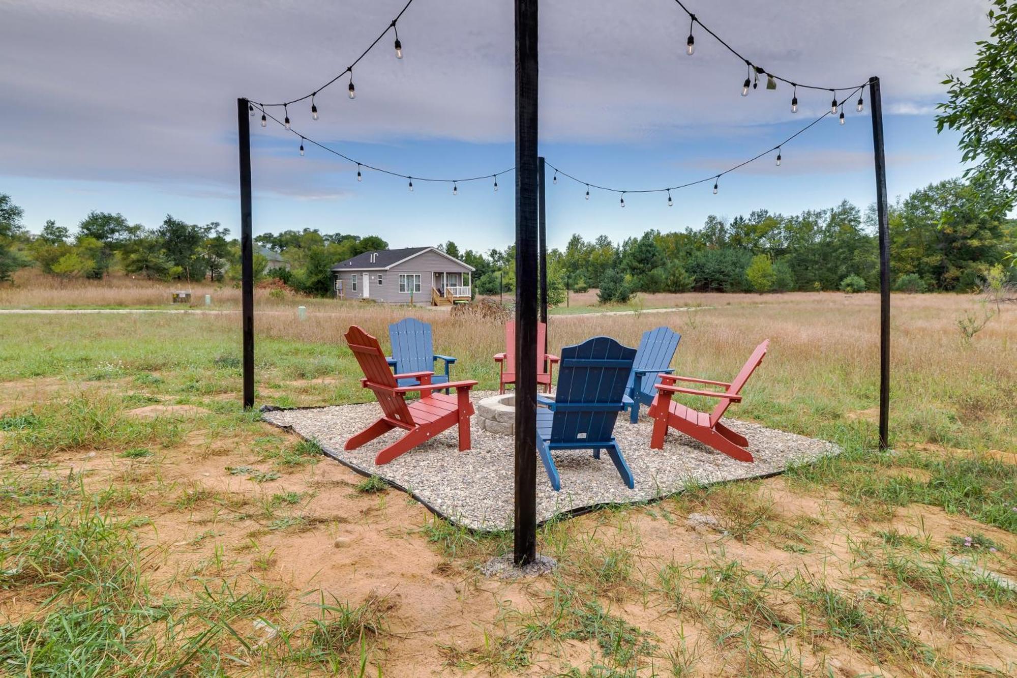 Family Home In Rapid City About 4 Mi To Torch Lake! Ngoại thất bức ảnh